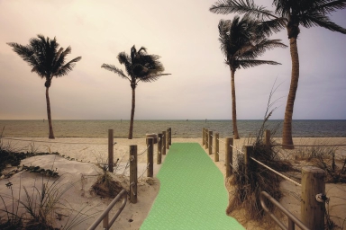 Esteira Trade Mix Acessibilidade dando acesso à uma praia entre coqueiros