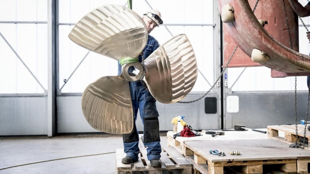 impressão 3D em metais imagem em detalhe com helice de barco grande produzida em 3D